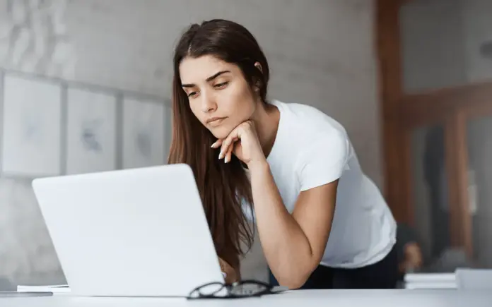 young-woman-make-tests young-woman-make-tests